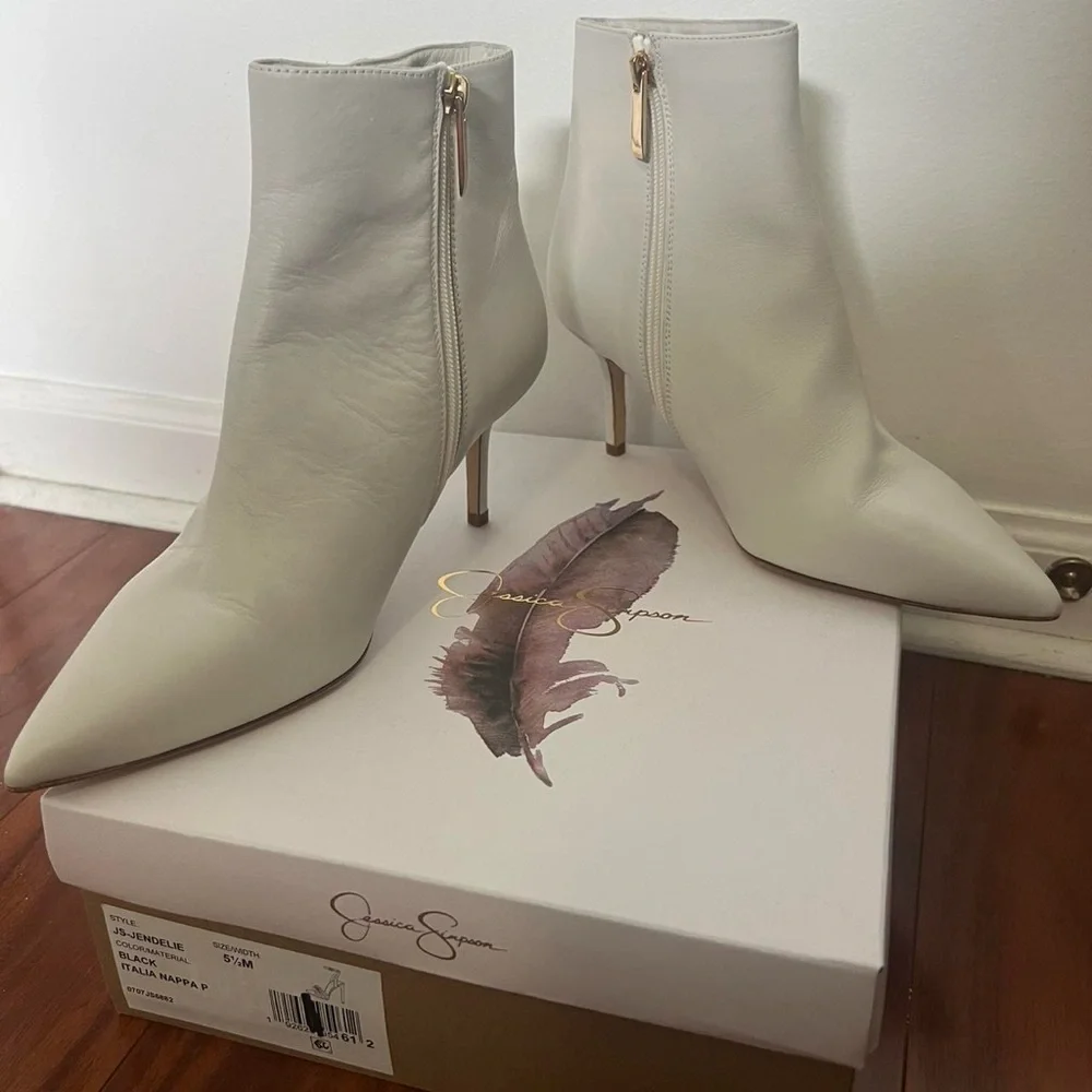 NWOT Jessica Simpson Ivory Leather Pointed-Toe Ankle Boots Careerwear Office - Picture 3 of 5